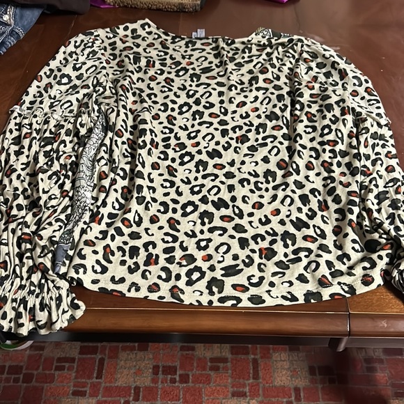 BLANKNYC longsleeve cheetah print blouse U19 - Picture 5 of 6